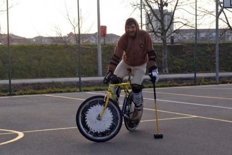 Polo la pedală: Orădeanul Andras Bokor i-a învăţat pe români cum se joacă polo pe bicicletă (FOTO)